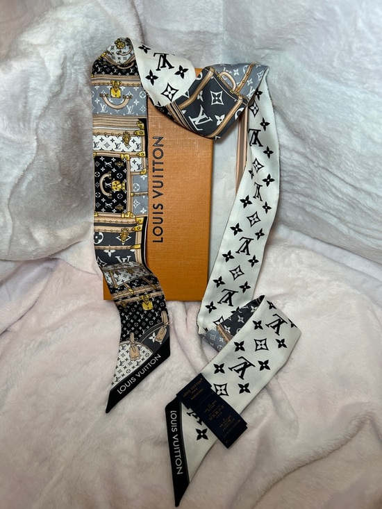Louis Vuitton Accessories - 389.  Louis Vuitton Let's Go BB Bandeau in Nior